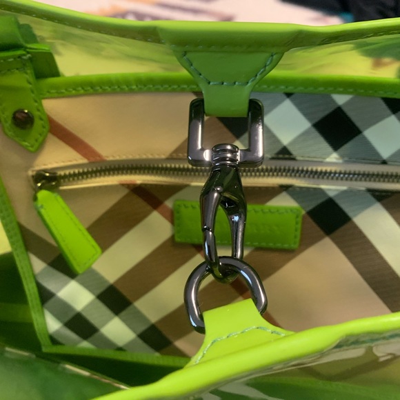 BURBERRY “All Over Perspex” Green Transparent PVC Tote Bag + Pouch - Picture 7 of 9